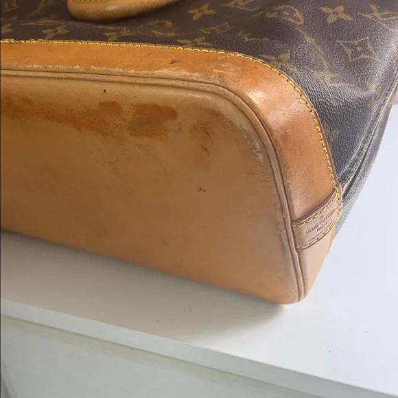 Louis Vuitton Monogram Alma - Picture 5 of 9
